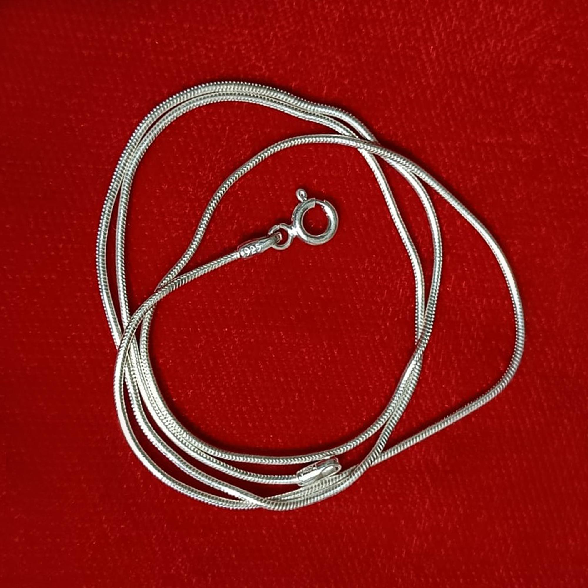 クリシュナ神ペンダント、フルーティング加工が施されたクリシュナ神