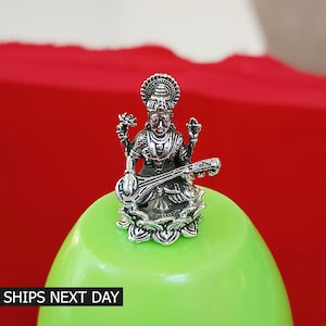Statua in argento sterling massiccio 925 Saraswati Idols Mini Statuetta della dea Pooja Mandir Decor