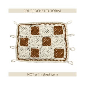 Puede incluir: Patrón de tutorial de crochet en PDF para una manta cuadrada con cuadrados marrones y blancos. La manta tiene flecos en los bordes.  PDF CROCHET TUTORIAL. NOT a finished item.
