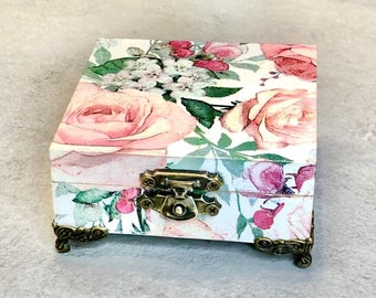 boîte de serrure en bois rose vintage, boîte à bagues à bijoux, découpage, idées cadeaux, boîte à bagues, idées cadeaux.