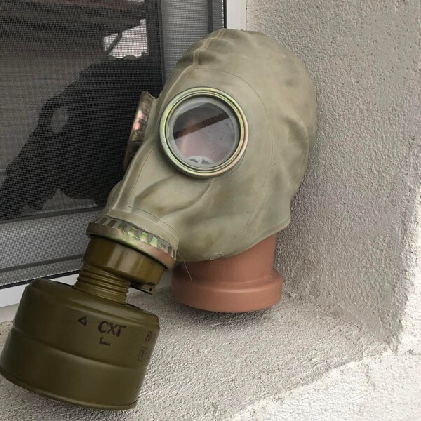 thumbnail image 2 of 3D Printed Blackout Cover Replica For S10 FM12 NATO GP5 Russian Gas Mask 2 of 5
