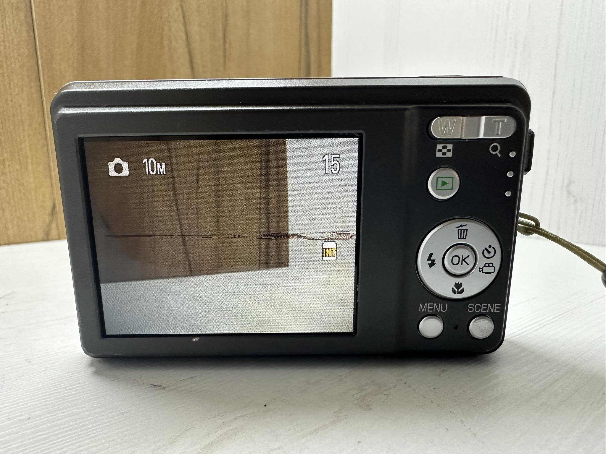 Ricoh R50 Digital Camera 10 MP 5X Optical Zoom Compact With Line