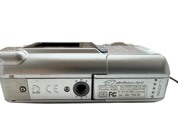 Fujifilm Finepix A340 Digital Camera 4 MP 3X Optical Zoom Compact