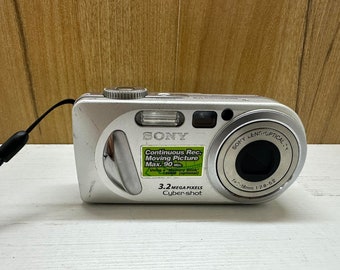 Sony CyberShot Dsc-P8 Japan Mpeg Movie Vx Digital Camera 3.2 MP 3X Optical Smart Zoom Compact  + 1GB Memory Card