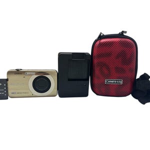 Casio Exilim EX-Z90 Digital Camera 12.1 MP 3X Optical Zoom 2,5 inches Jpeg Mp4 LCD Compact Image Stabilization Battery and Battery Charger