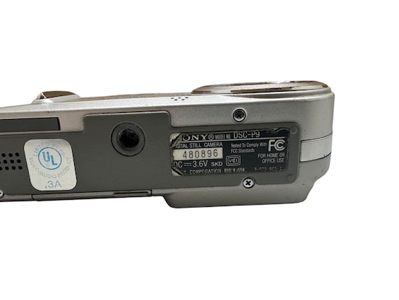 Sony Cybershot DSC-P9 Digital Camera 3x Optical Zoom 4MP Compact
