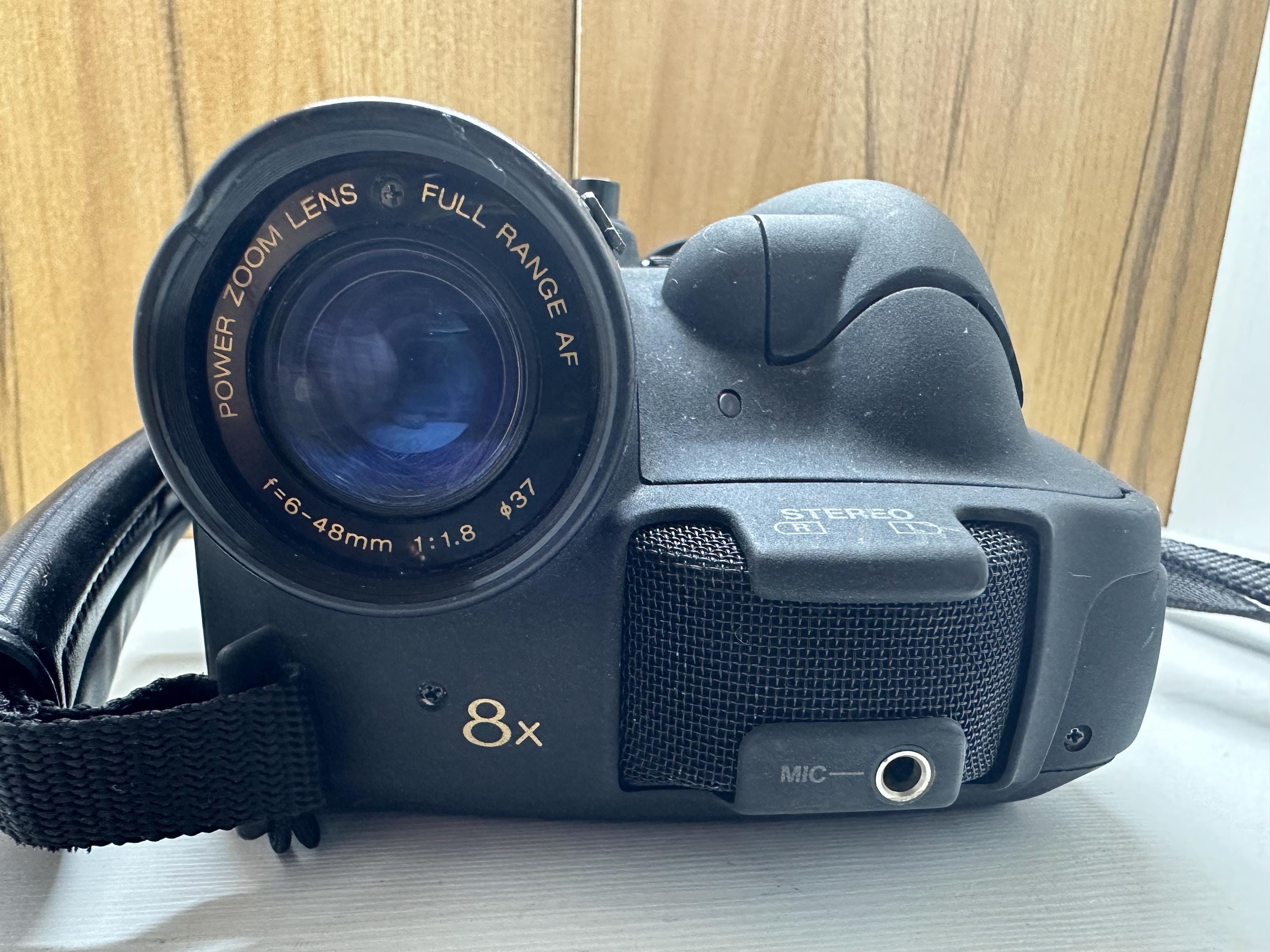 AKAI 8mmカメラ Vintage Rare AKAI Pv-ms8 Japan Handycam Inteligent Hq Video Camera