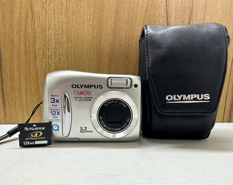 Olympus Camedia C-370 Digital Camera 3D Compact 3.2 MP 1.5 Inches LCD 128 Mb Memory card and Leather Case AA Batteries