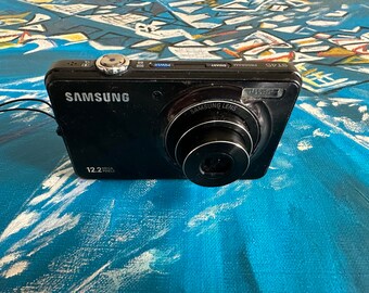 Samsung ST45 Digital Camera 12,2 MP Compact 3X Optical Zoom 2,7 Inches Live Image