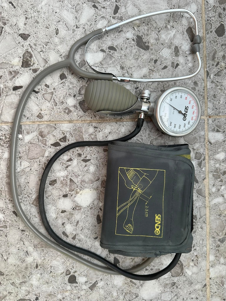 Vintage Mechanical Blood Pressure Sendo Monitor Very Old and Working Retro Collectible image 2