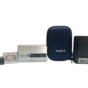 Appareil photo numérique Sony Cyber Shot DSC-T99 super stable 14,1 MP avec zoom optique 4x, stabilisateur d'image compact + carte mémoire 4 Go, chargeur de batterie,