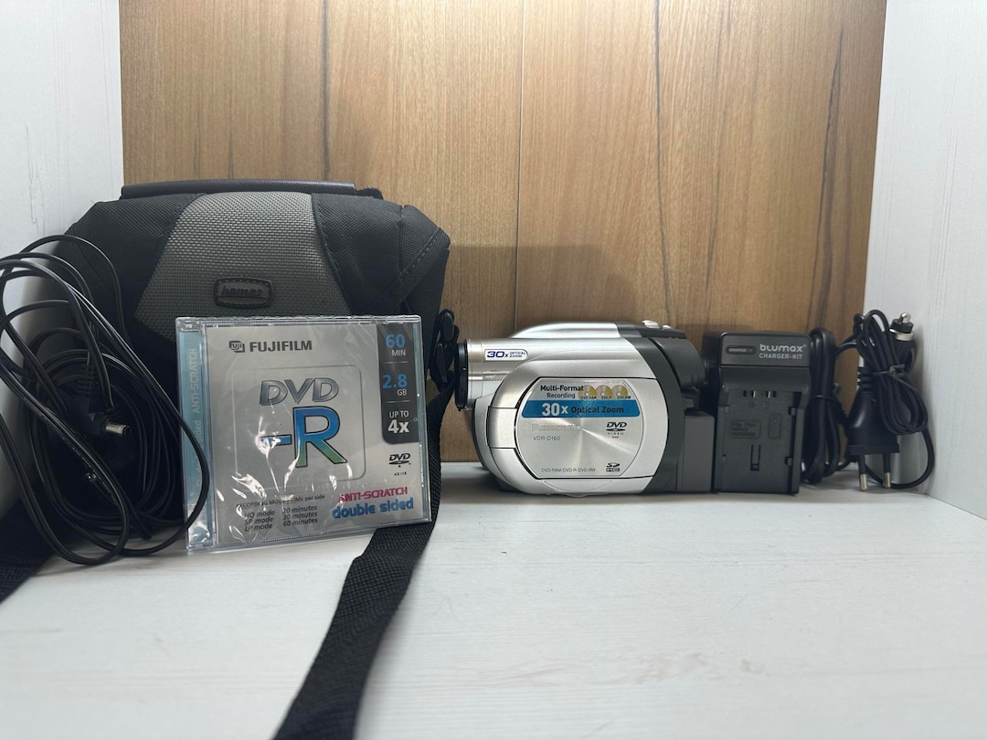 186000 現状品 Panasonic パナソニック ビデオカメラ VDR-M95-S  シルバー [250429HM060003] Amazon.co.jp: パナソニック デジタルハイビジョンビデオカメラ TM60