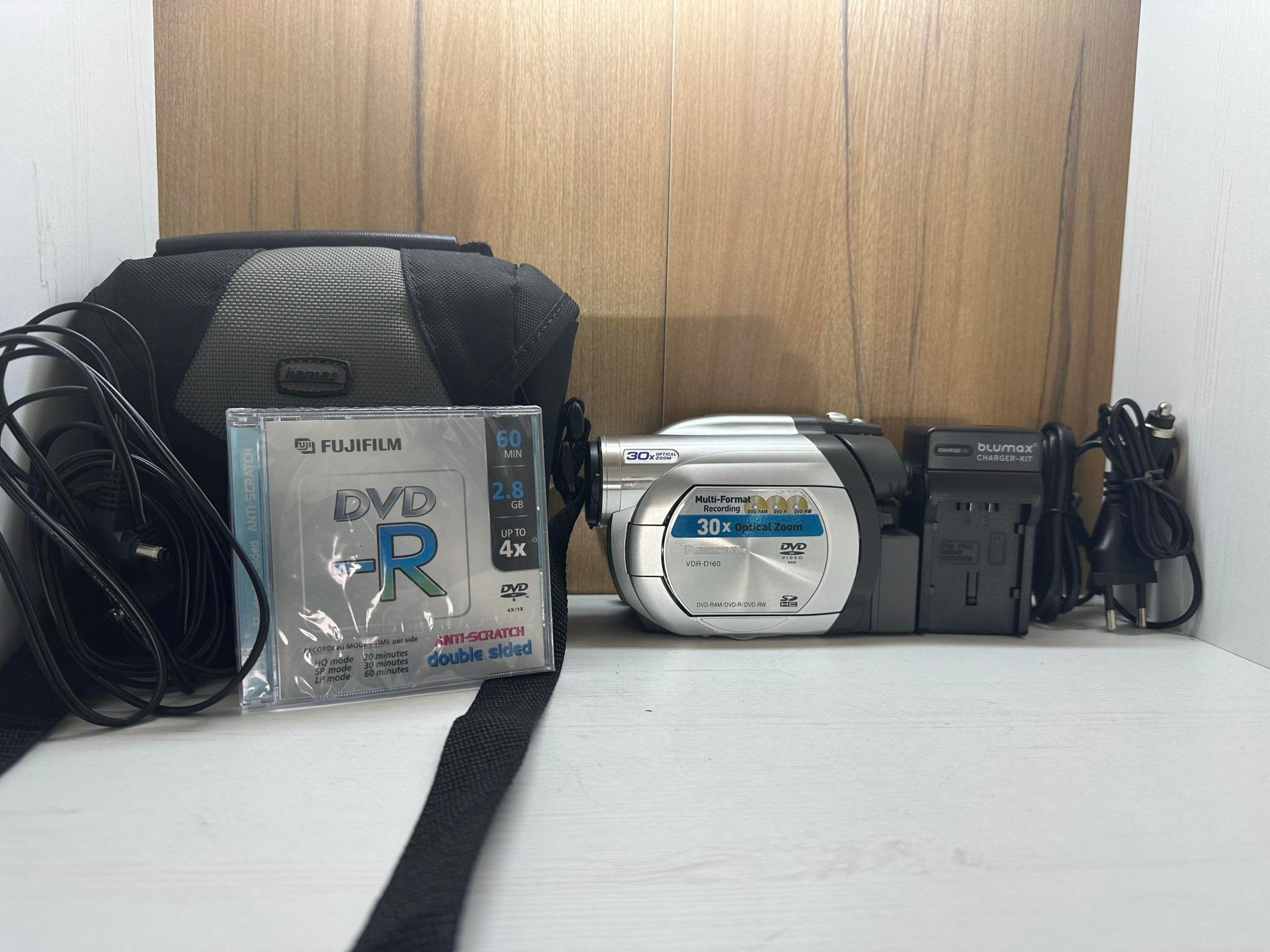 Panasonic Lumix Vdr-d160 DVD Video Camera Recording 30 X Optical