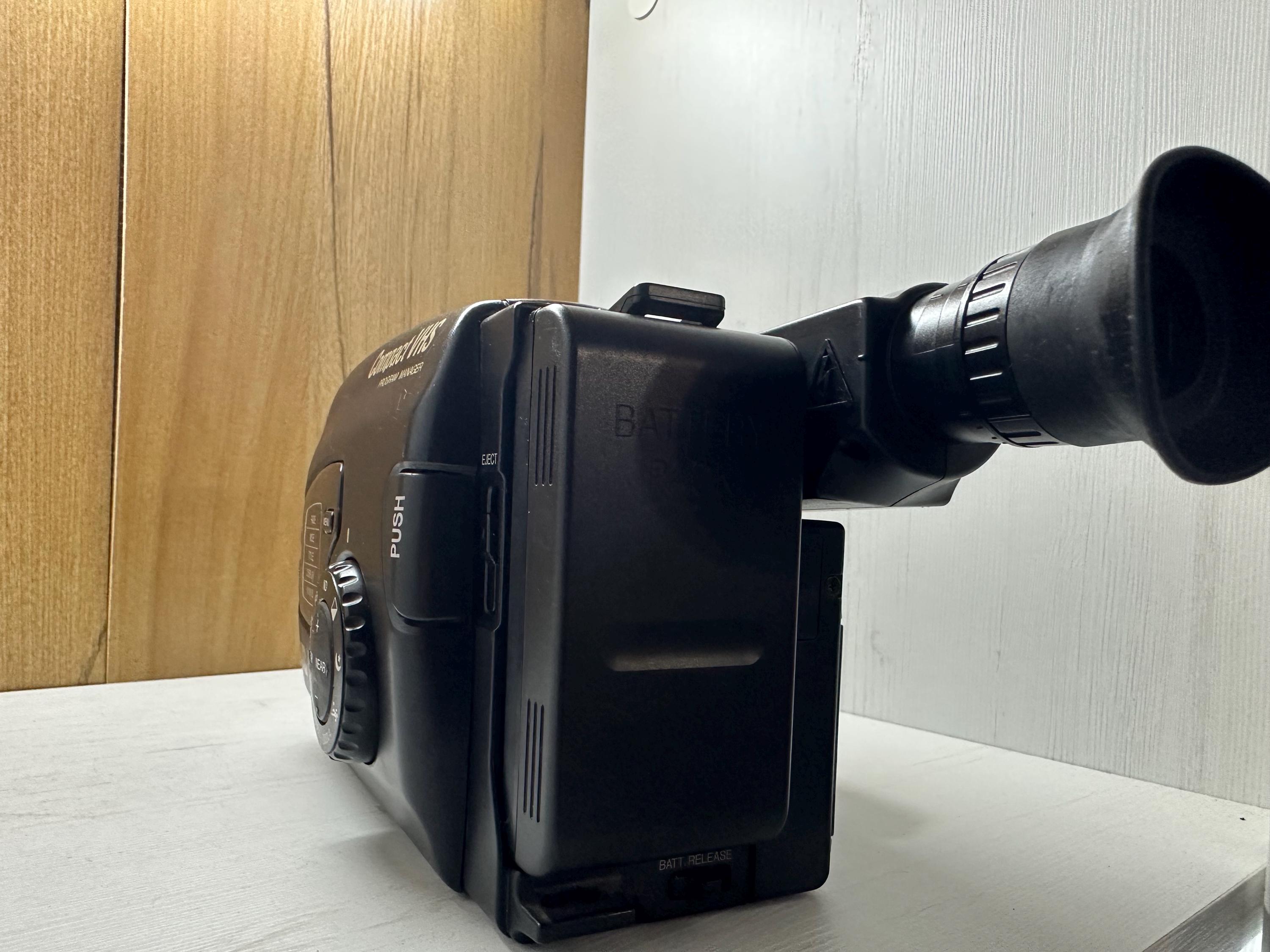 Professional JVC GR-AX270E Compact VHS Video Movie Japan Auto