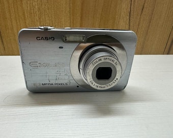 Casio Exilim EX-Z80 Digital Camera  8.1 MP 3X Optical Zoom 2,5 inches LCD Compact Image Stabilization