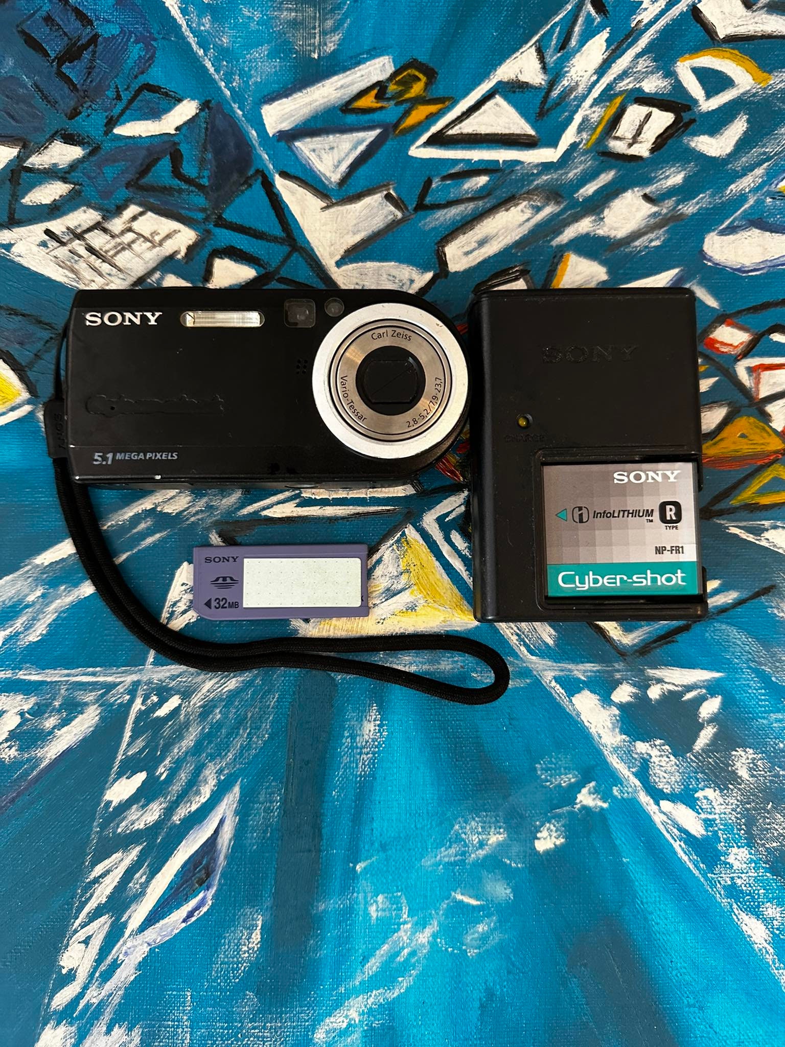 Sony Cyber-shot DSC-P120 Compact Digital Camera 7.2MP 3x Optical Zoom  Screen 2 Inches LCD Charger and 32 MB Memory Card -  Finland