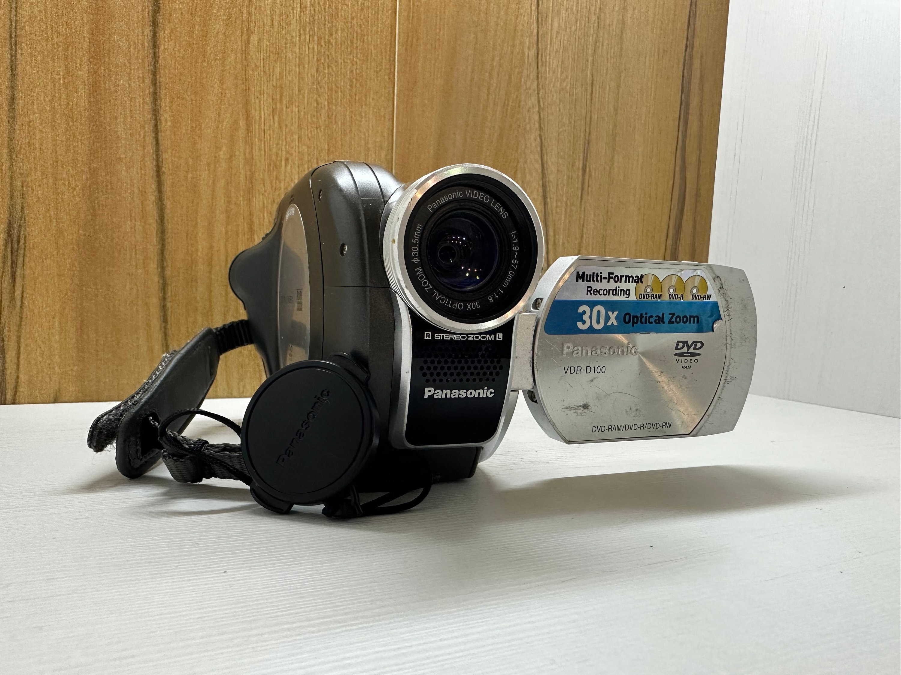 Panasonic DVD VDR D100E Video Camera 30X Optical Zoom Japan +