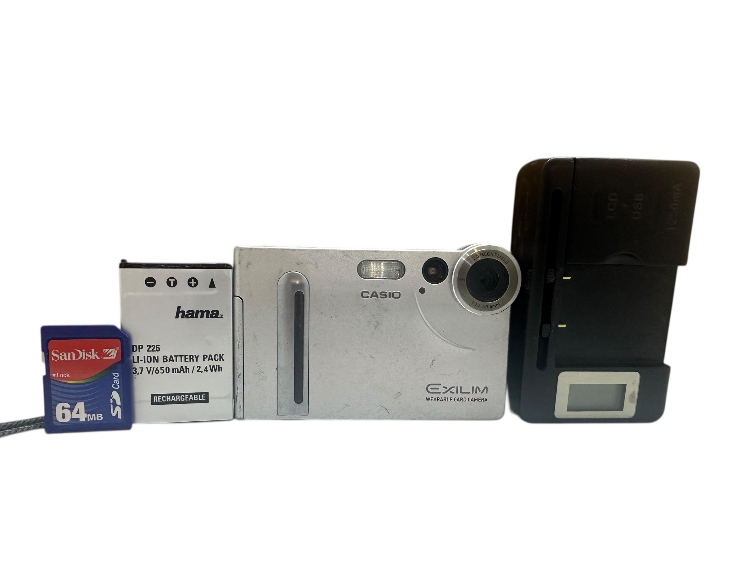 Casio Exilim Ex-s2 Japan Super Slim Digital Wearable Card Camera