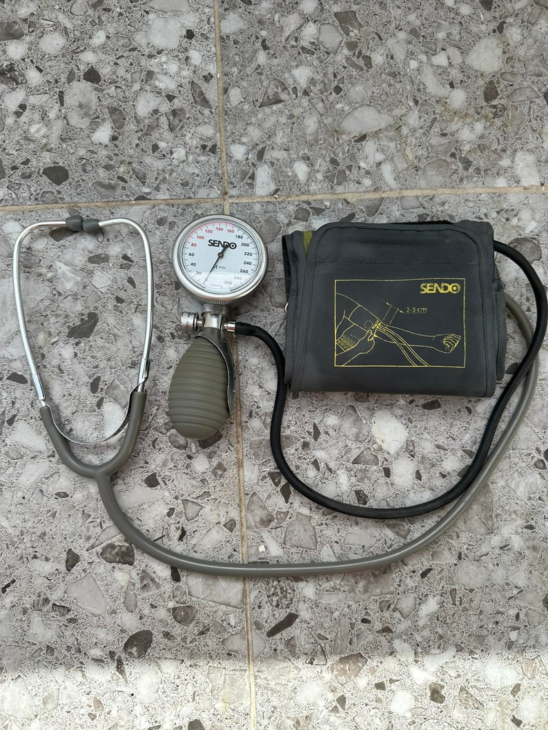 Vintage Mechanical Blood Pressure Sendo Monitor Very Old and Working Retro Collectible image 3