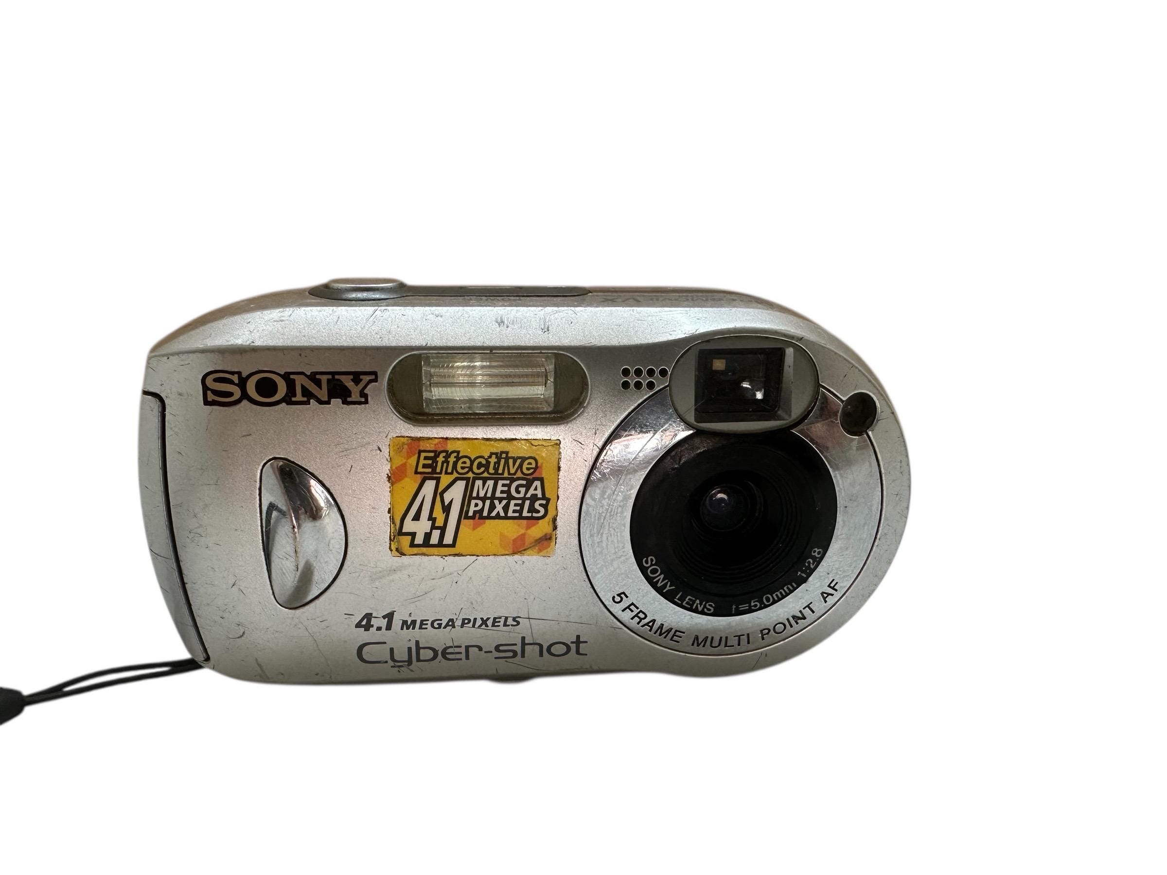 名機動作品 平成レトロ Y2K SONY Cyber−Shot DSC- P43 Sony Cyber-Shot DSC-P43 4.1 MP Mega Pixel Silver Digital Camera