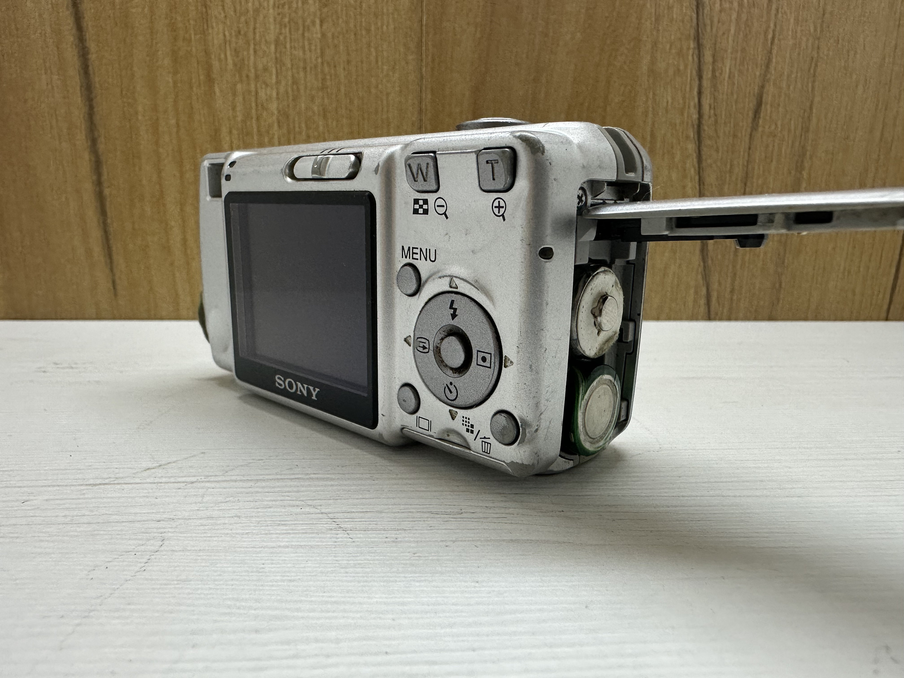 Sony Cybershot DSC-S600 6MP Digital Camera with 3x Optical Zoom