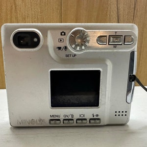 Konica Minolta Dimage Xt Digital Camera 3,2 MP Compact 3X Optical Zoom 2GB Memory Card and Battery image 4