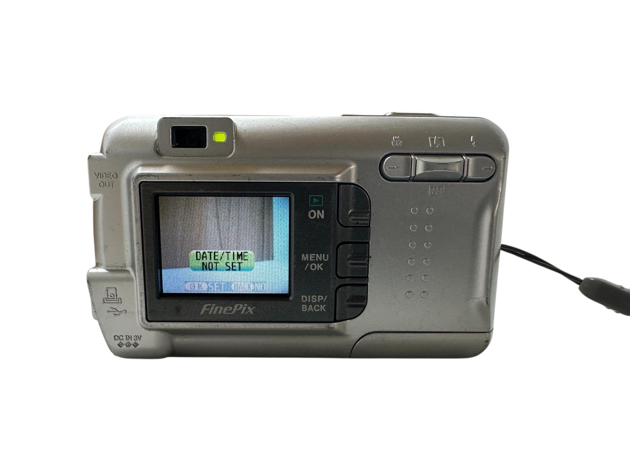富士フイルム FUJIFILM FinePix A340 デジタルカメラ 富士フイルム FinePix A340 デジタルカメラ 4MP 3倍光学ズーム