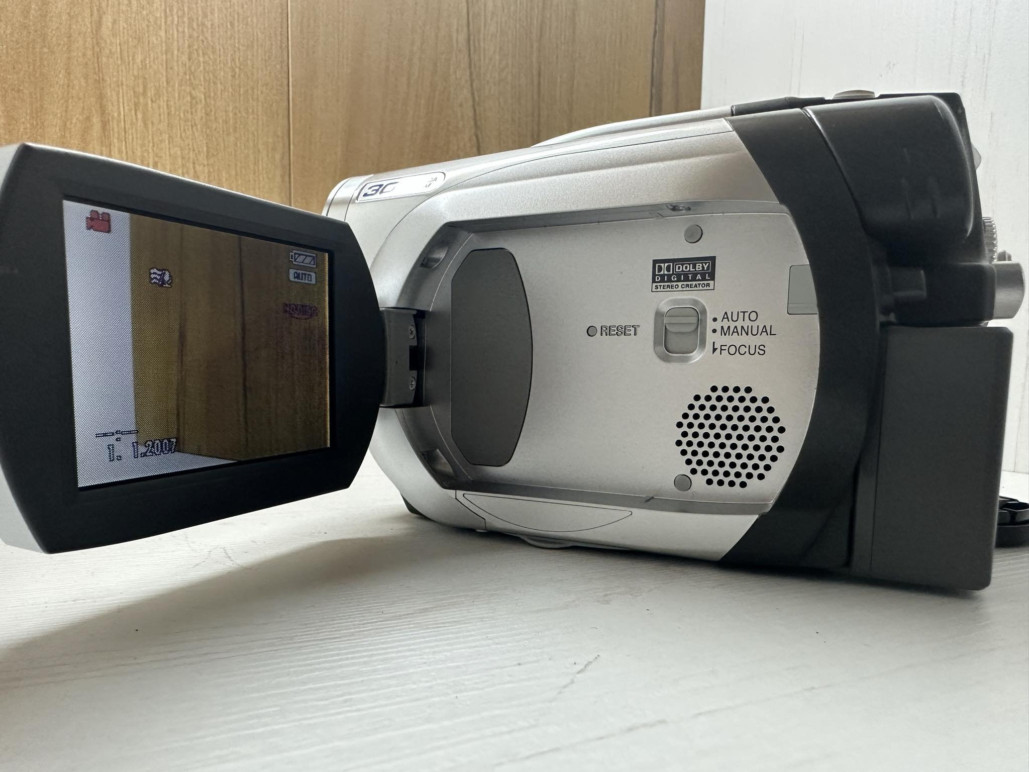 Panasonic Lumix Vdr-d160 DVD Video Camera Recording 30 X Optical