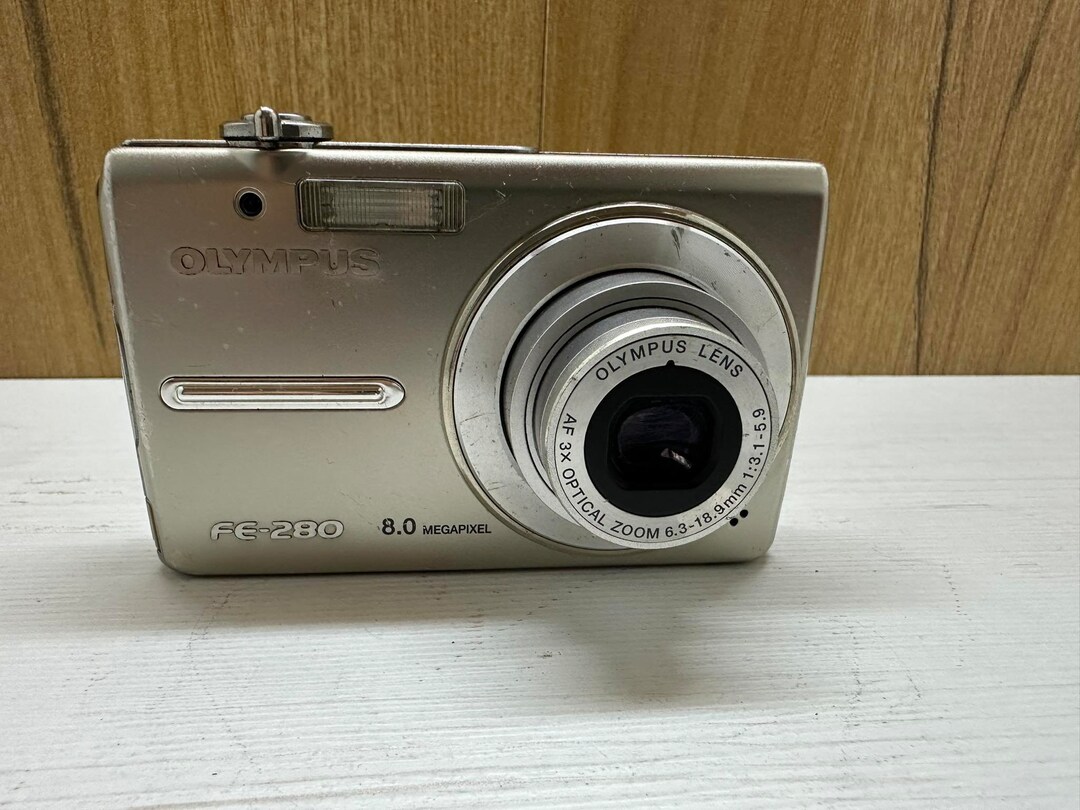 Olympus Fe280 Digital Camera 8MP Compac Image Stabilization 2,5 Inches