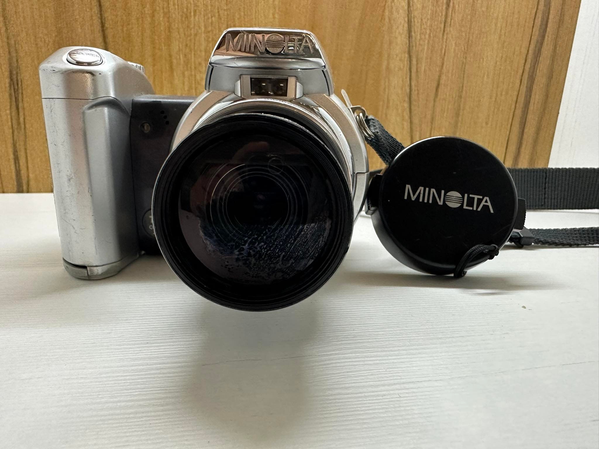 Professional Minolta Dimage Z1 Digital Camera 3.2 MP 10X Professional Minolta Dimage Z1 Digital Camera 3.2 MP 10X