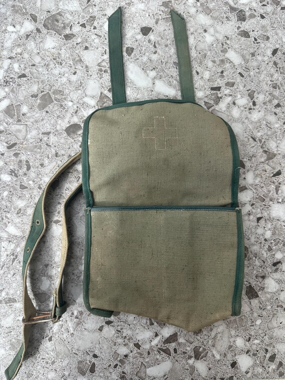 イギリス軍 1943年製 RED CROSS　(赤十字） ショルダーバッグ イギリス軍 1943年製 RED CROSS (赤十字） ショルダーバッグ イギリス