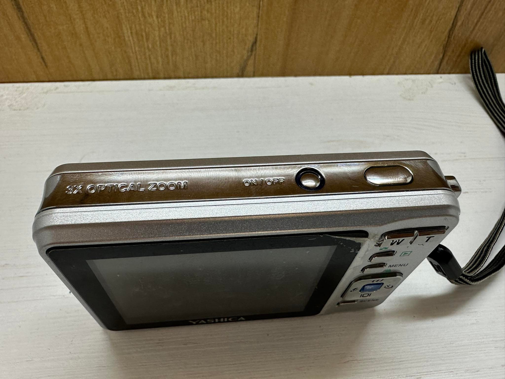 Yashica EZ F8035 Digital Camera Full Box 8 MP 3X Optical Zoom