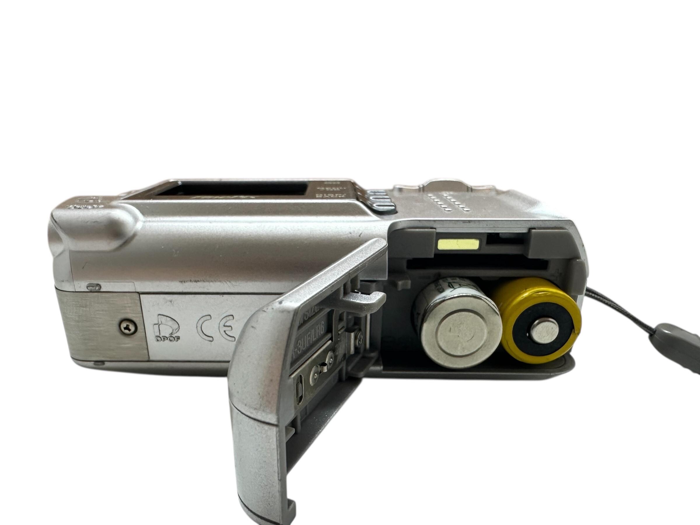 富士フイルム FinePix A340 デジタルカメラ 4MP 3倍光学ズーム