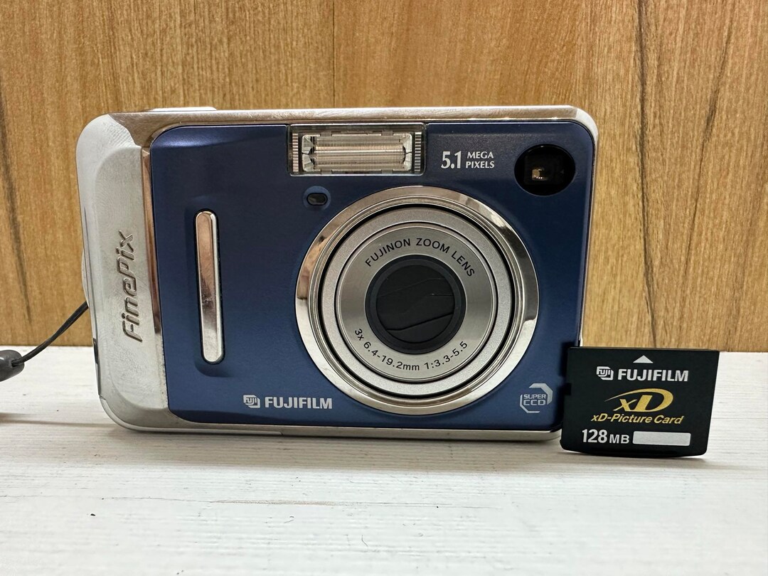 Fujifilm Finepix A500 Digital Camera 5 MP 3X Optical Zoom Compact Image