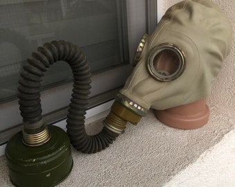 Military Vintage Army Gas Mask with Hose and Carbon Filter Unique New