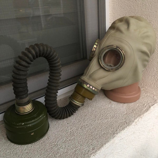 Military Vintage Army Gas Mask with Hose and Carbon Filter Unique New
