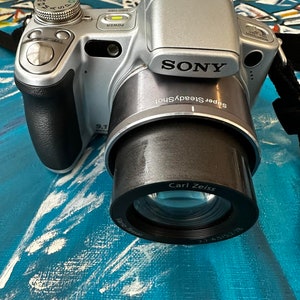 Fotocamera digitale compatta professionale Sony Steady-Shot DSC-H50 9,1 MP Zoom ottico 15x Zoom digitale 30X Schermo mobile da 3 pollici immagine 1