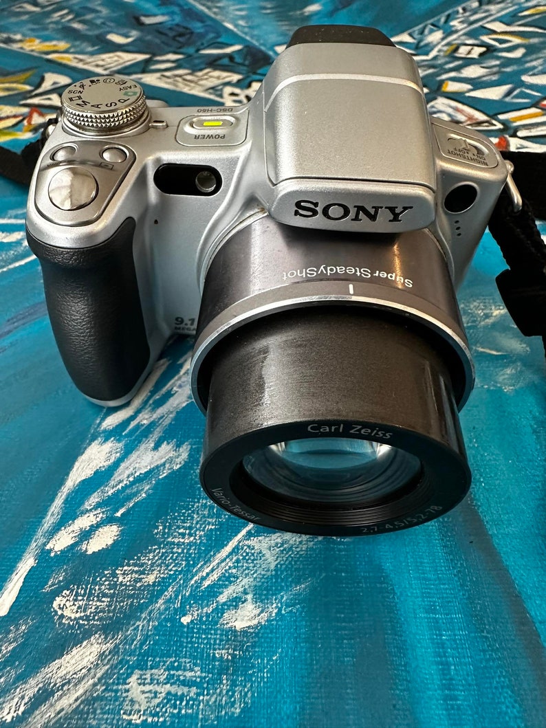 Fotocamera digitale compatta professionale Sony Steady-Shot DSC-H50 9,1 MP Zoom ottico 15x Zoom digitale 30X Schermo mobile da 3 pollici immagine 1