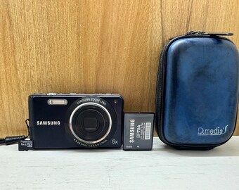 Samsung ST70 Digital Camera Compact 14.2 MP 5X Optical Zoom + 8GB Memory Card, battery, case and handstrap