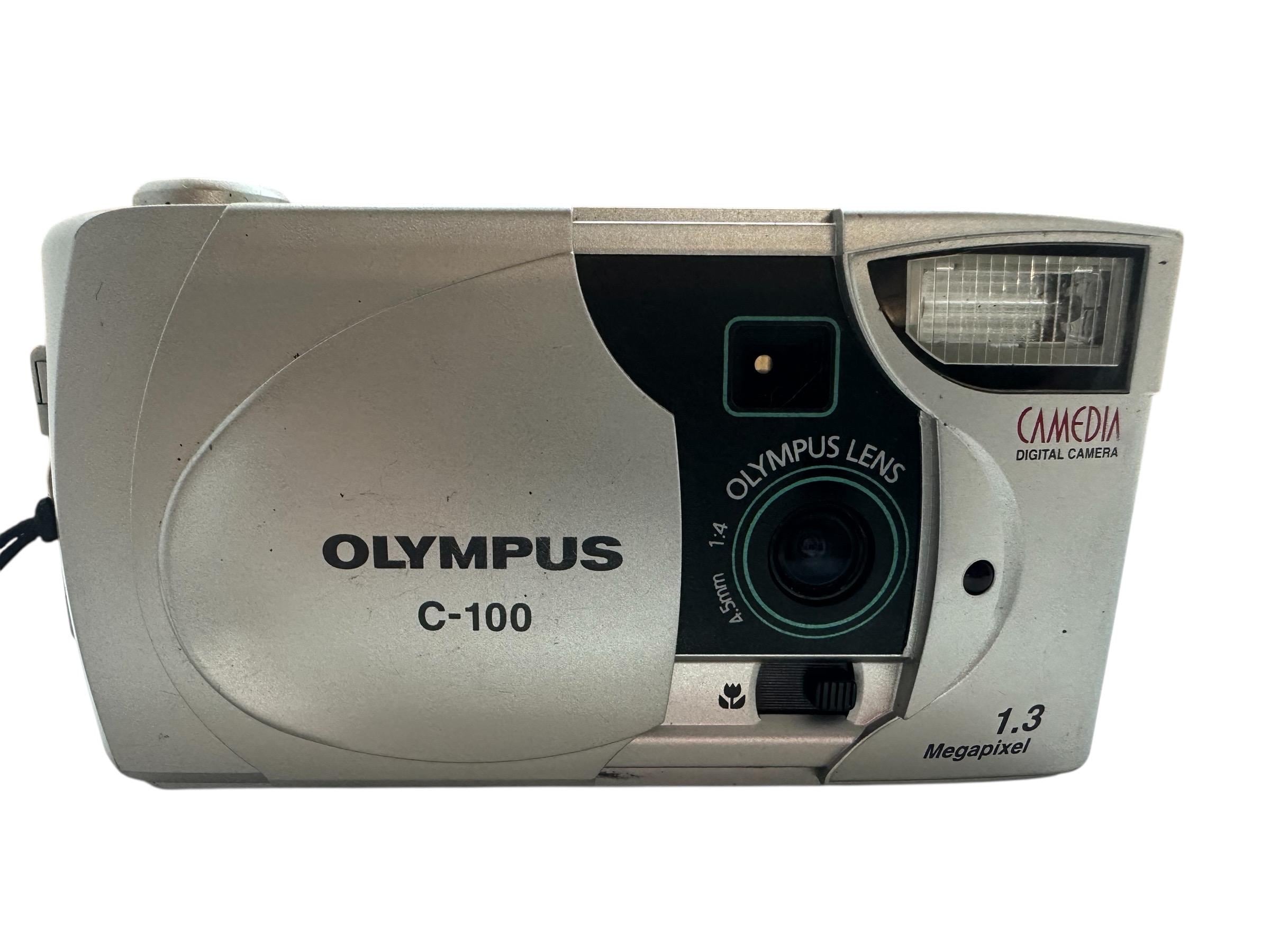 Vintage Olympus Camedia C-100 Zoom Digital Camera Compact 1.3 MP