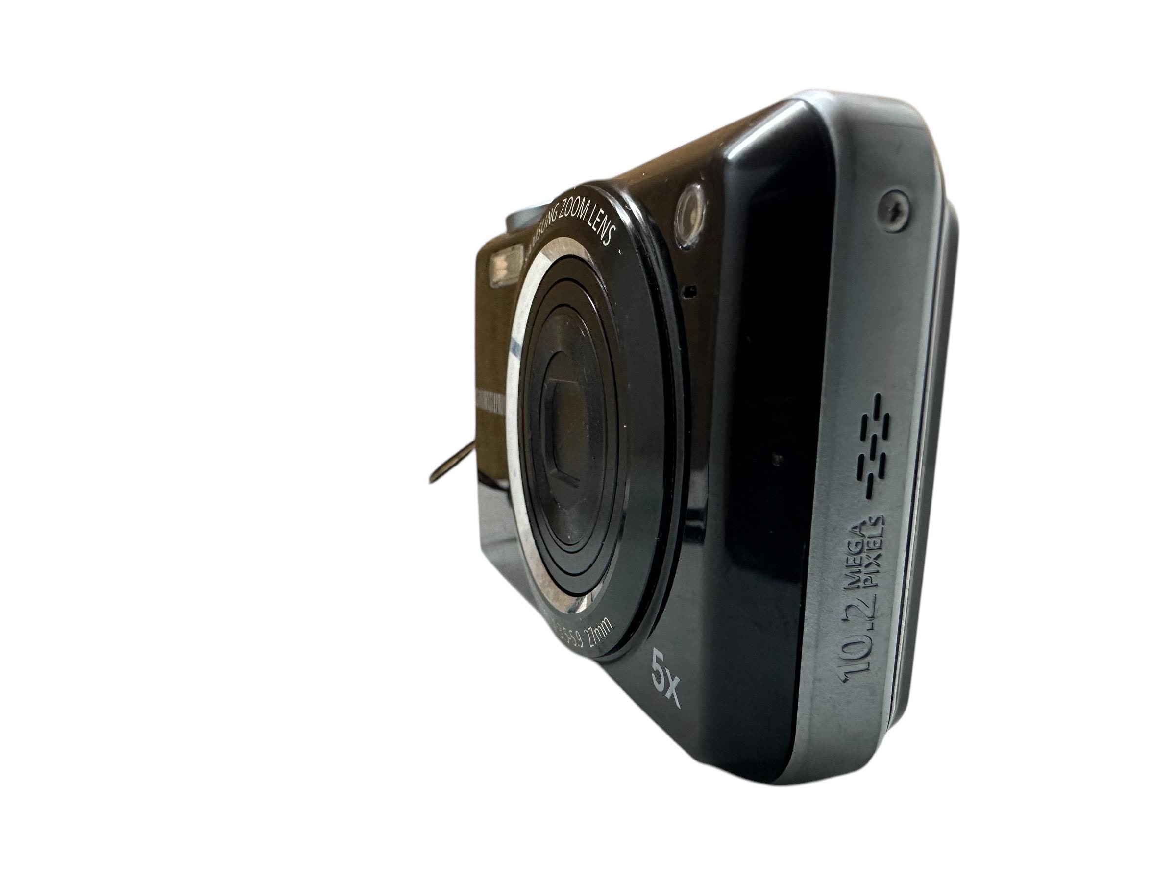 Samsung ES65 Digital Camera Silver 10.2 MP 2.7 Inches Screen 5X