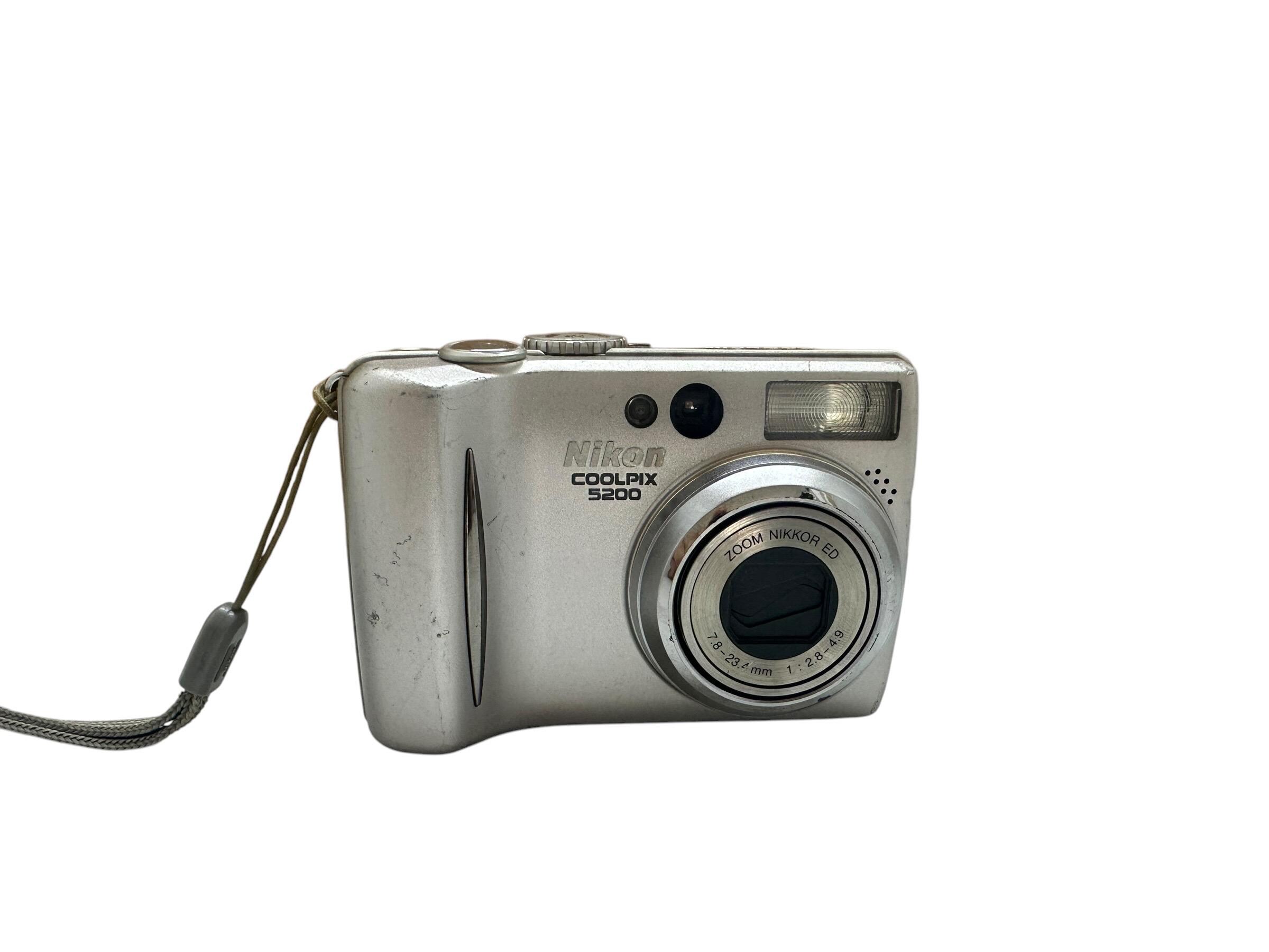 Nikon Coolpix 5200 Made in Japan Digital Camera 4 MP 3X Nikkor Red