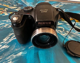 Fujifilm Finepix S5800 Digital Camera 10X Optical Zoom 8 MP  Automatic Live View Image Stabilization