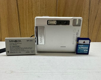 Konica Minolta Dimage Xt Digital Camera 3,2 MP Compact 3X Optical Zoom + 2GB Memory Card and Battery