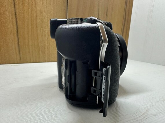 Olympus SP-560UZ Digital Camera Compact 8 MP 18X Optical
