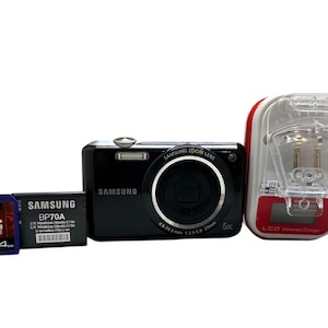 Cámara digital Samsung ES65 Plata 10,2 MP Pantalla 2,7 pulgadas Zoom óptico 5X Vídeo compacto + Tarjeta de memoria de 4 GB, Cargador y batería