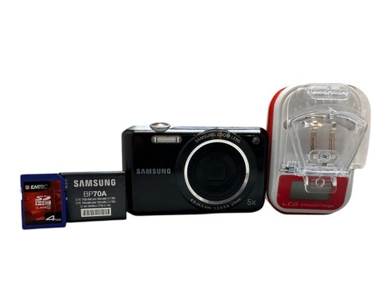 SAMSUNG コンパクトデジタルカメラ 本体 カメラ SAMSUNG コンパクトデジタルカメラ 5倍ズーム 充電器付き シルバー