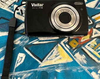 Vivitar Vivicam F332 Digital Camera Compact AAA Batteries 14.1 MP 3X Optical Zoom