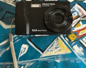 Praktica Luxmedia 12-XS  Digital Camera 12 MP 3X Optical Zoom 2,5 inches Lcd Made in Germany