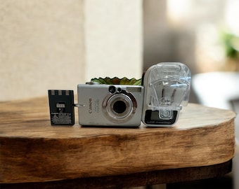 Canon Digital Ixus 430 Made in JAPAN 2MP Digital Camera Canon Lens Metal + Battery, Battery Charger
